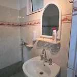 Dhoma Plazhi Husi Séjour chez l'habitant *