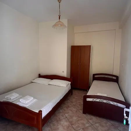 Dhoma Plazhi Husi