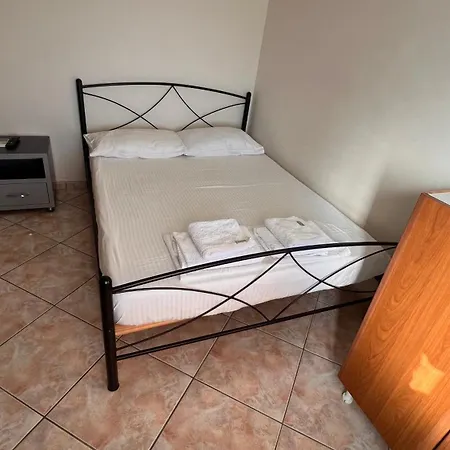 Dhoma Plazhi Husi