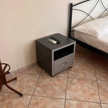Dhoma Plazhi Husi *