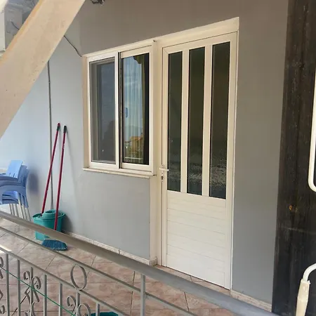 Dhoma Plazhi Husi * Borş