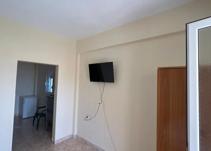 Dhoma Plazhi Husi Borş
