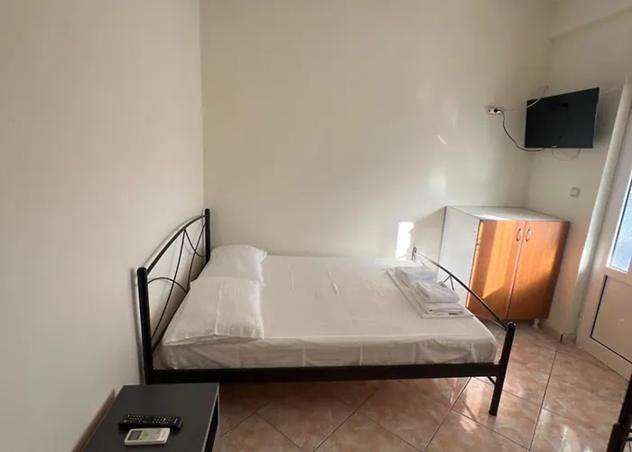 Dhoma Plazhi Husi * Borş