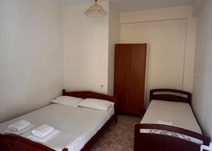 Dhoma Plazhi Husi