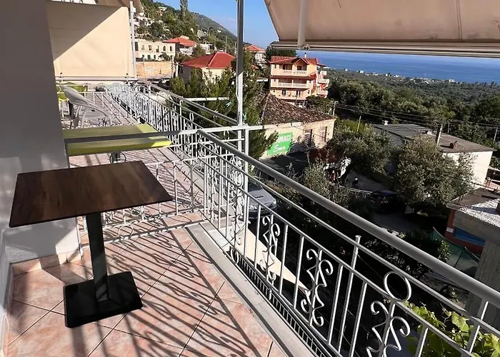 Dhoma Plazhi Husi Borş