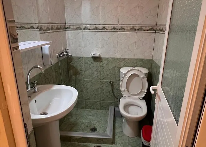 Dhoma Plazhi Husi