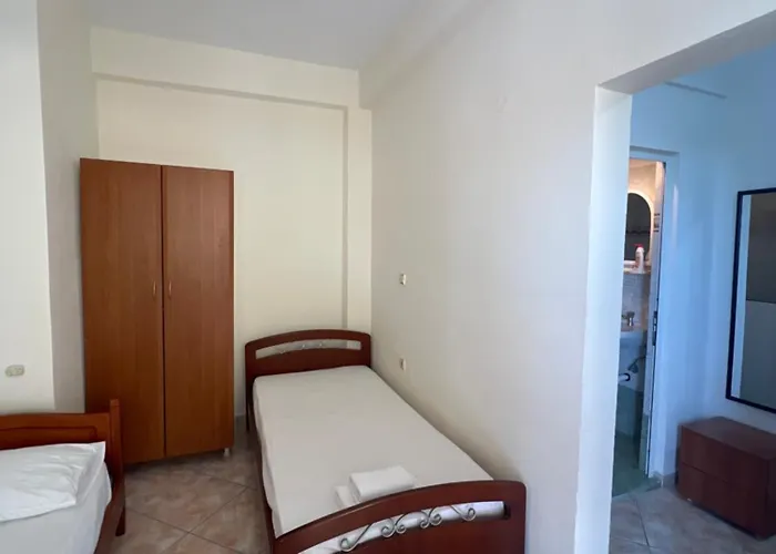 Dhoma Plazhi Husi