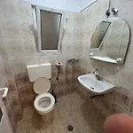 Dhoma Plazhi Husi *