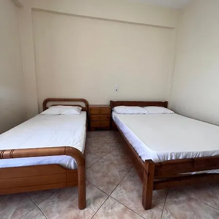 Dhoma Plazhi Husi Privatunterkunft *