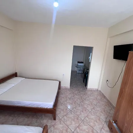 Dhoma Plazhi Husi Borsh