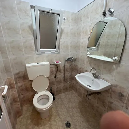 Dhoma Plazhi Husi *