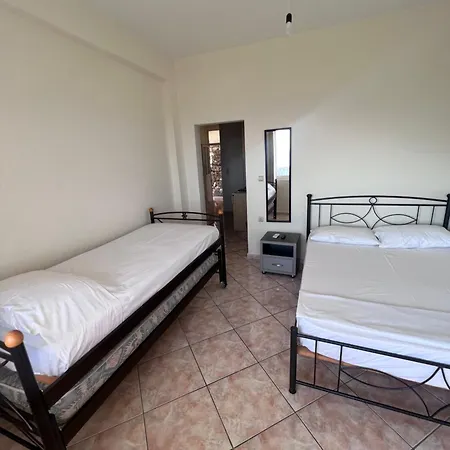 Dhoma Plazhi Husi Privatunterkunft *