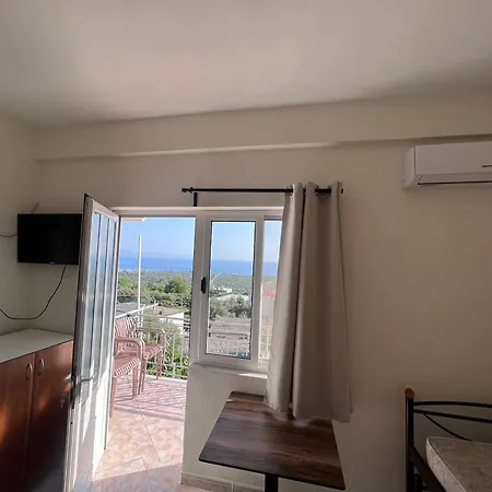 Dhoma Plazhi Husi Privatunterkunft *