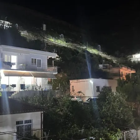 Dhoma Plazhi Husi Privatunterkunft