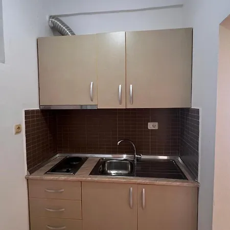 Dhoma Plazhi Husi Борш