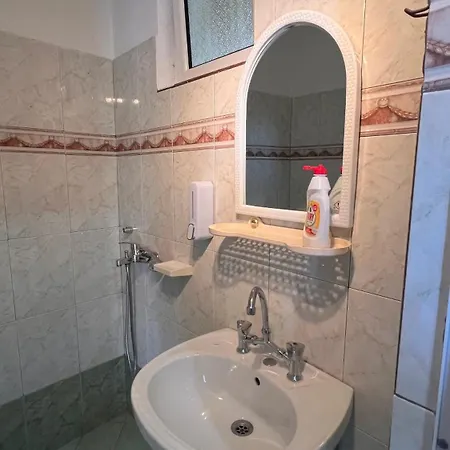 Dhoma Plazhi Husi Privatunterkunft *