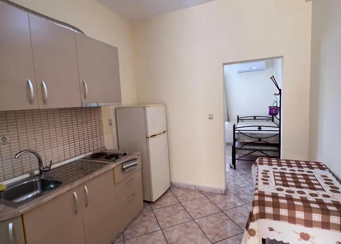 Dhoma Plazhi Husi Privatunterkunft