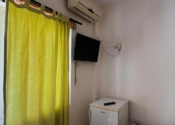 Dhoma Plazhi Husi Privatunterkunft