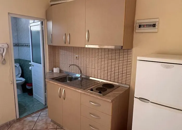 Dhoma Plazhi Husi Privatunterkunft