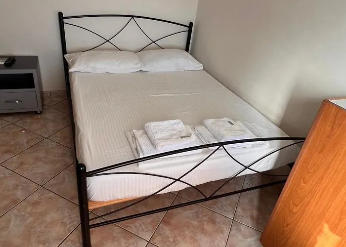 Dhoma Plazhi Husi